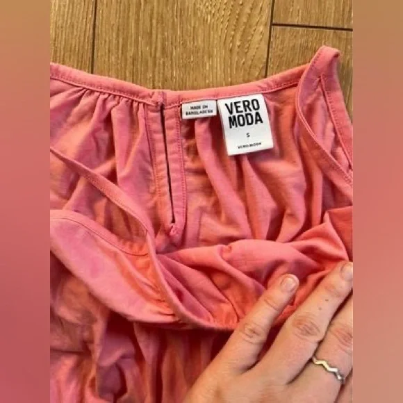 Summer Dresses - Picture 2 of 4